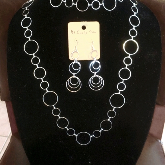 NWT Hoop Style Silver Necklace and Earrings Set - Picture 1 of 6